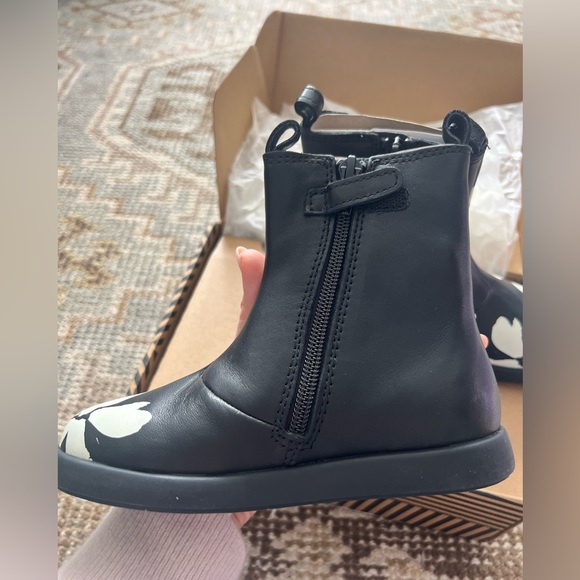 SOLD Camper Black and White Floral Kids Boots - Picture 3 of 6